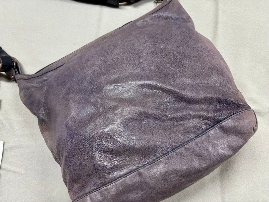 BALENCIAGA メッセンジャーバッグ。ショルダーバッグ。