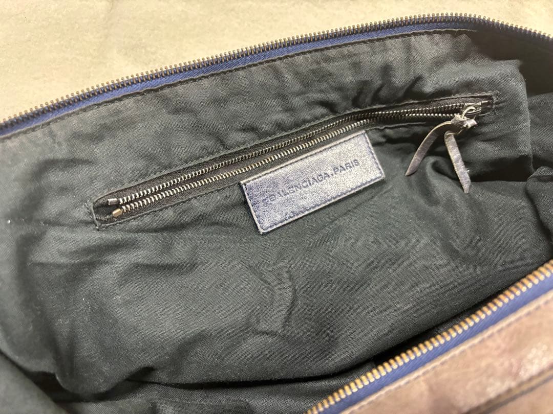 BALENCIAGA メッセンジャーバッグ。ショルダーバッグ。