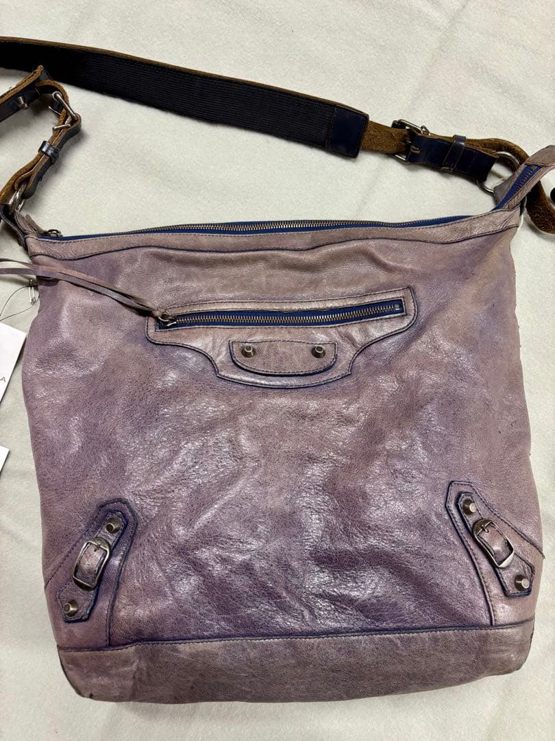 BALENCIAGA メッセンジャーバッグ。ショルダーバッグ。