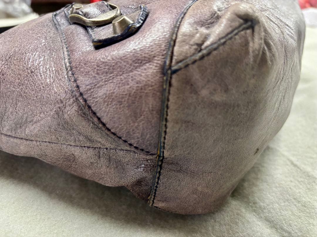 BALENCIAGA メッセンジャーバッグ。ショルダーバッグ。