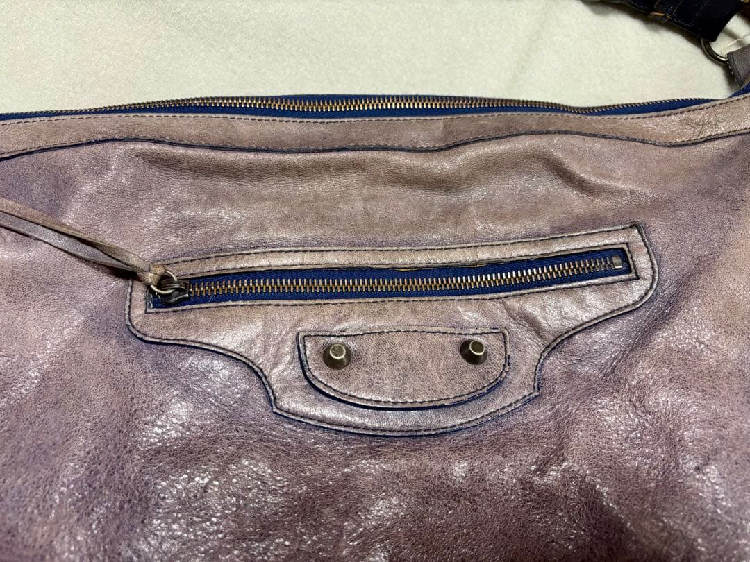 BALENCIAGA メッセンジャーバッグ。ショルダーバッグ。