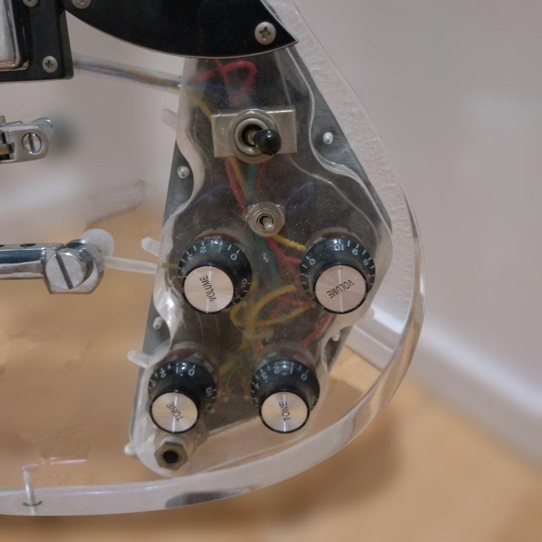 Manica Scenica　クリスタル　ギター　エレキギター　透明　アクリル