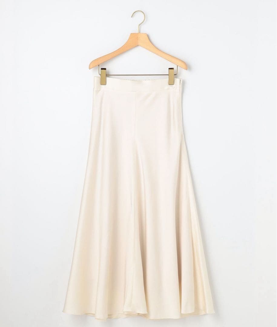 新品タグ付【組曲】完売のサテンナロースカート　ホワイト