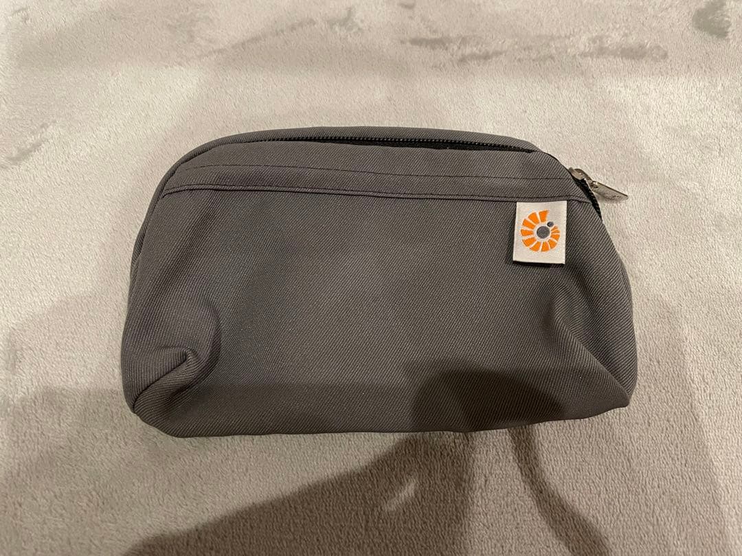 Ergobaby OMNI Bree グレー　未使用のポーチもあります