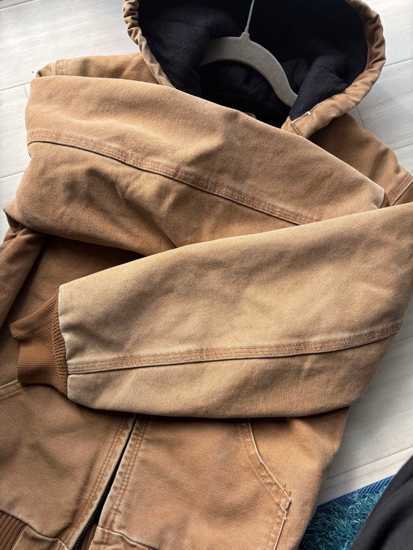 Carhartt アクティブジャケット 短丈 ブラウン 中綿