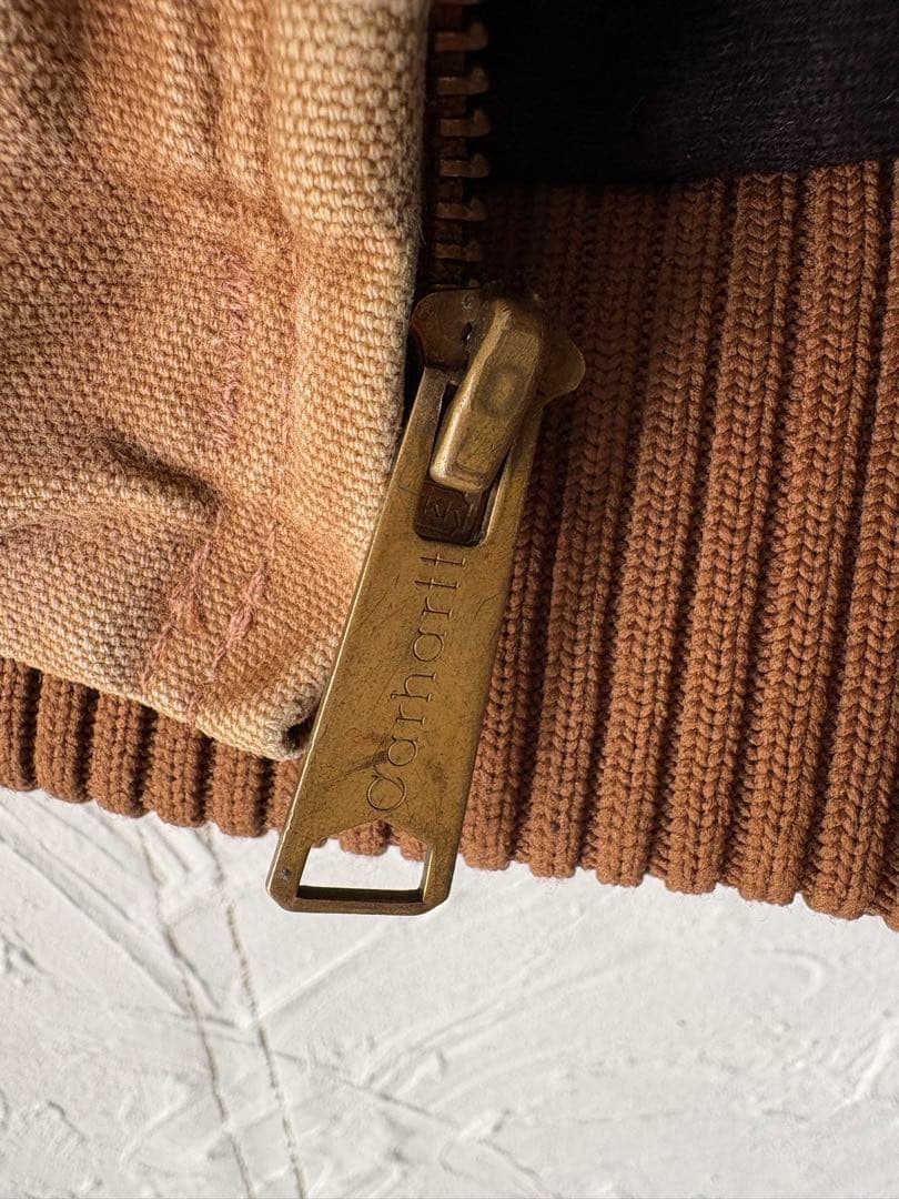 Carhartt アクティブジャケット 短丈 ブラウン 中綿