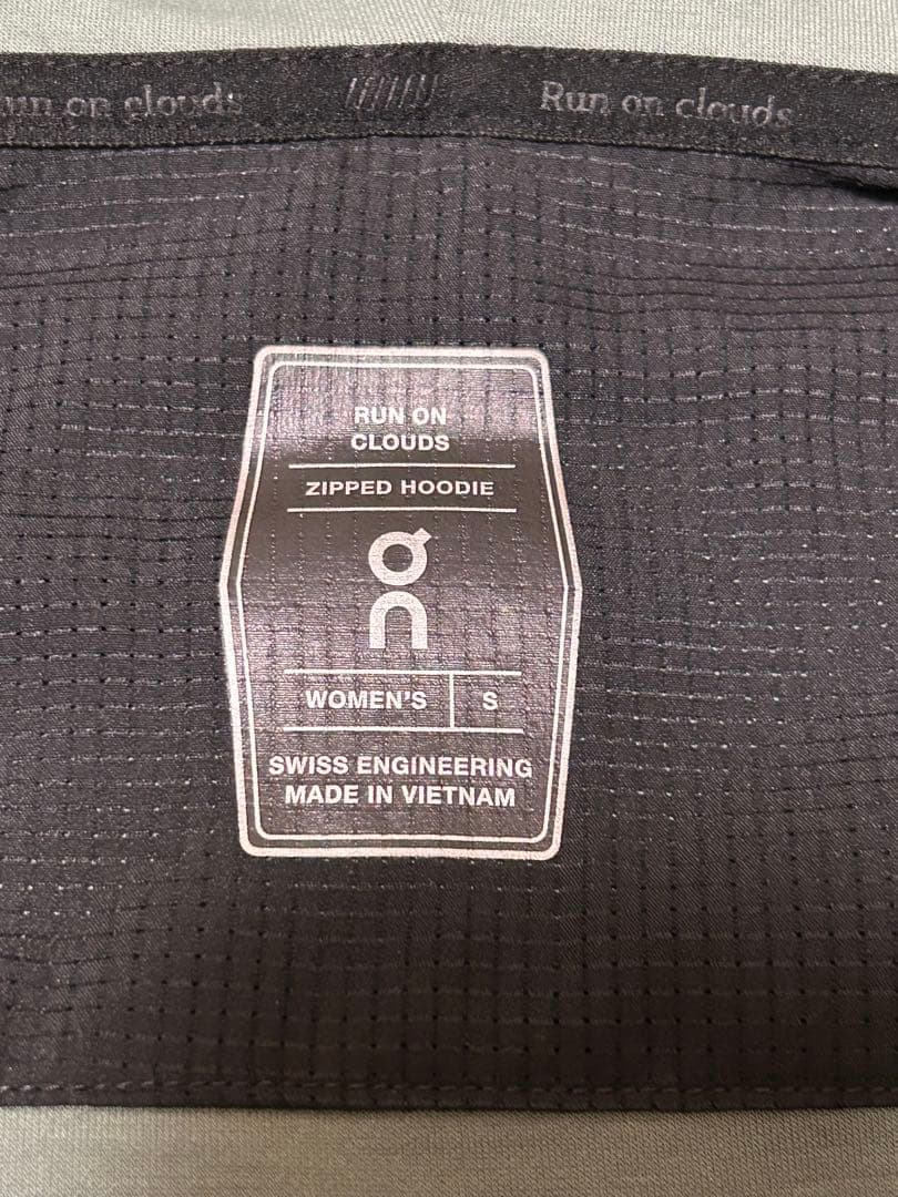 on ジップフーディー　ジップパーカー