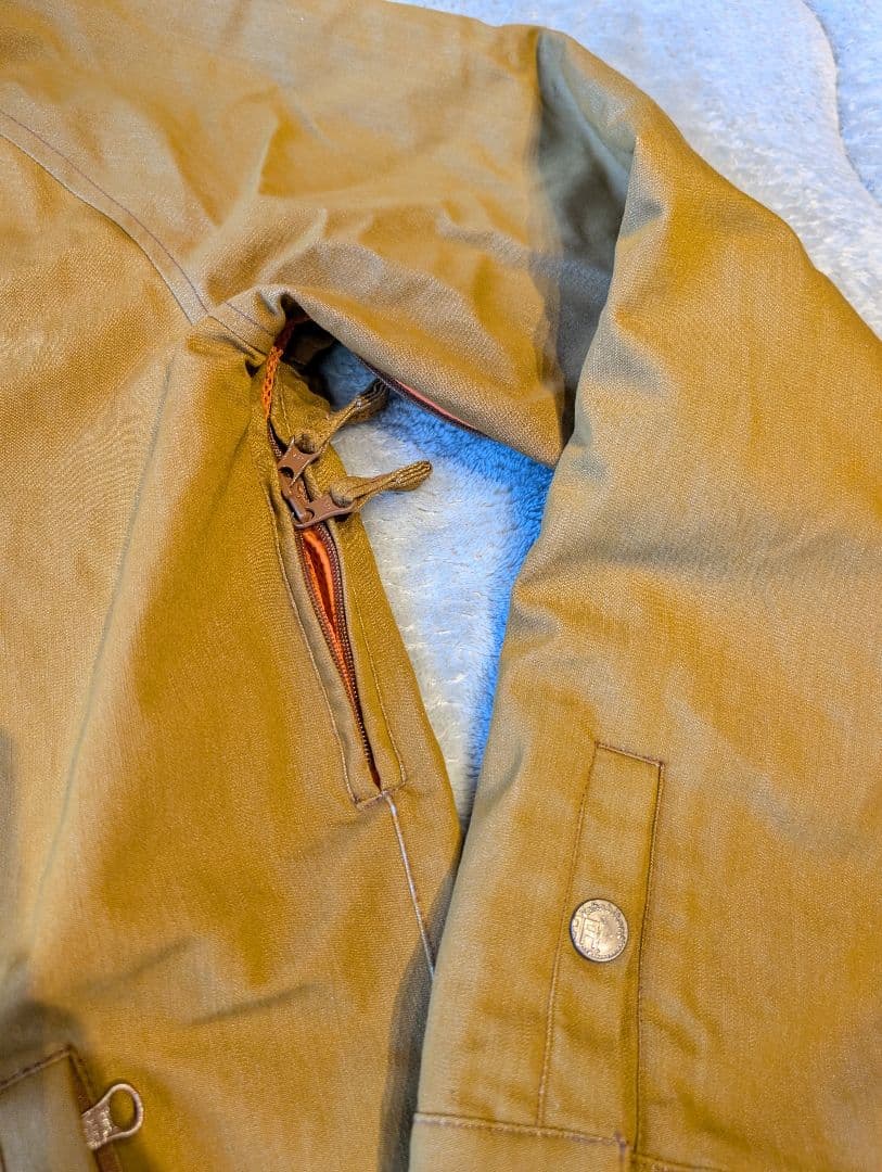 カーキ色 フード付きウェア　スノーボードウェア上下セット