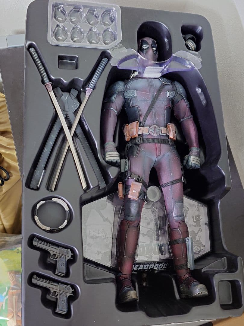 た*け様 ホットトイズ1/6デッドプール（灰まみれ版）