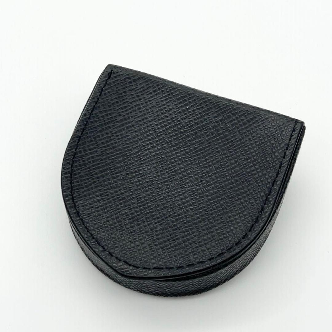 ルイヴィトン 小銭入れ タイガ ポルトモネ キュヴェット 黒 ブラック 馬蹄形
