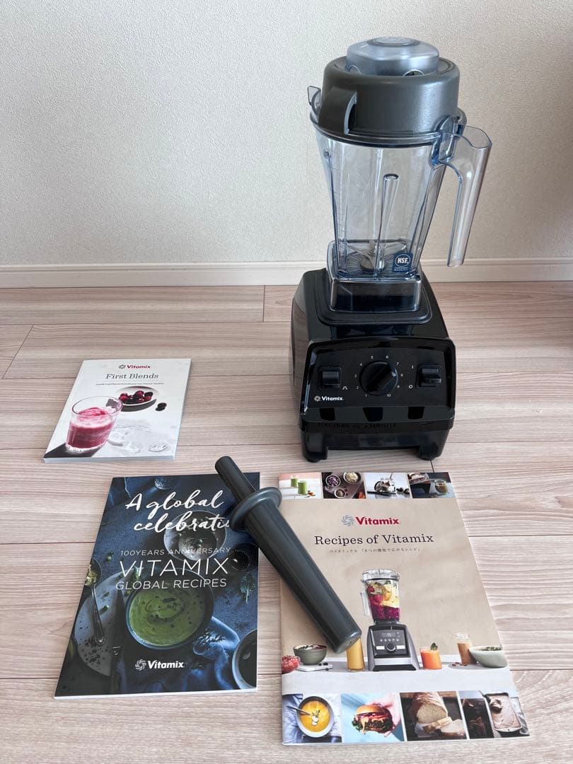 Vitamix 高性能ブレンダー 本体とレシピ本付き／ほぼ新品／送料込み