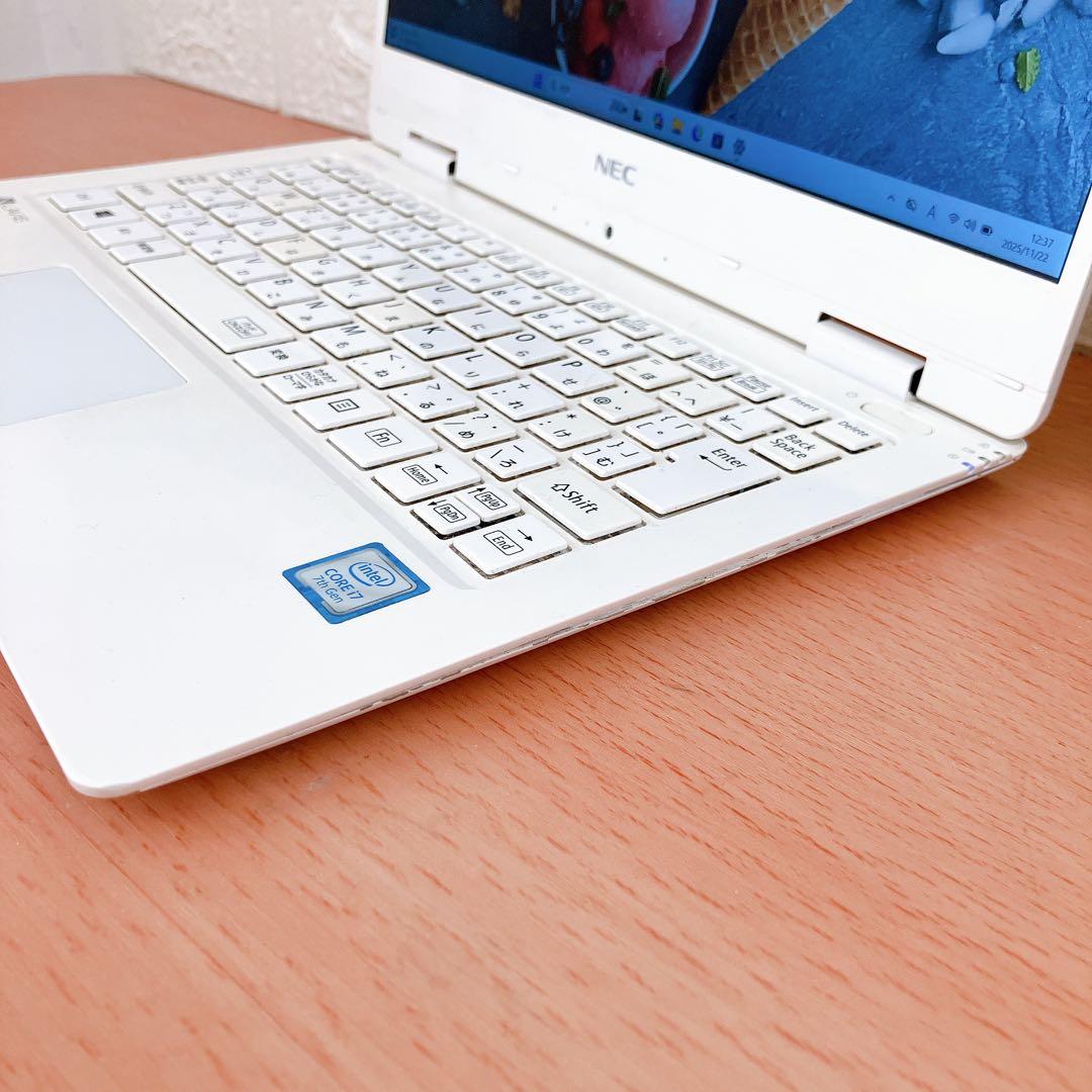 小型軽量・爆速SSD・初心者OK！Windows11白ノートパソコン☆