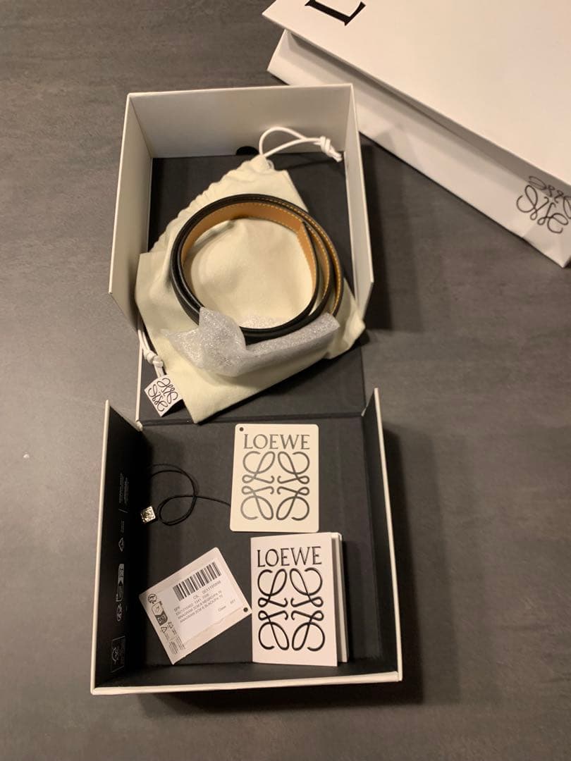 LOEWE レザー ベルト ブラックアナグラム ベルト（ペブルグレインカーフ）