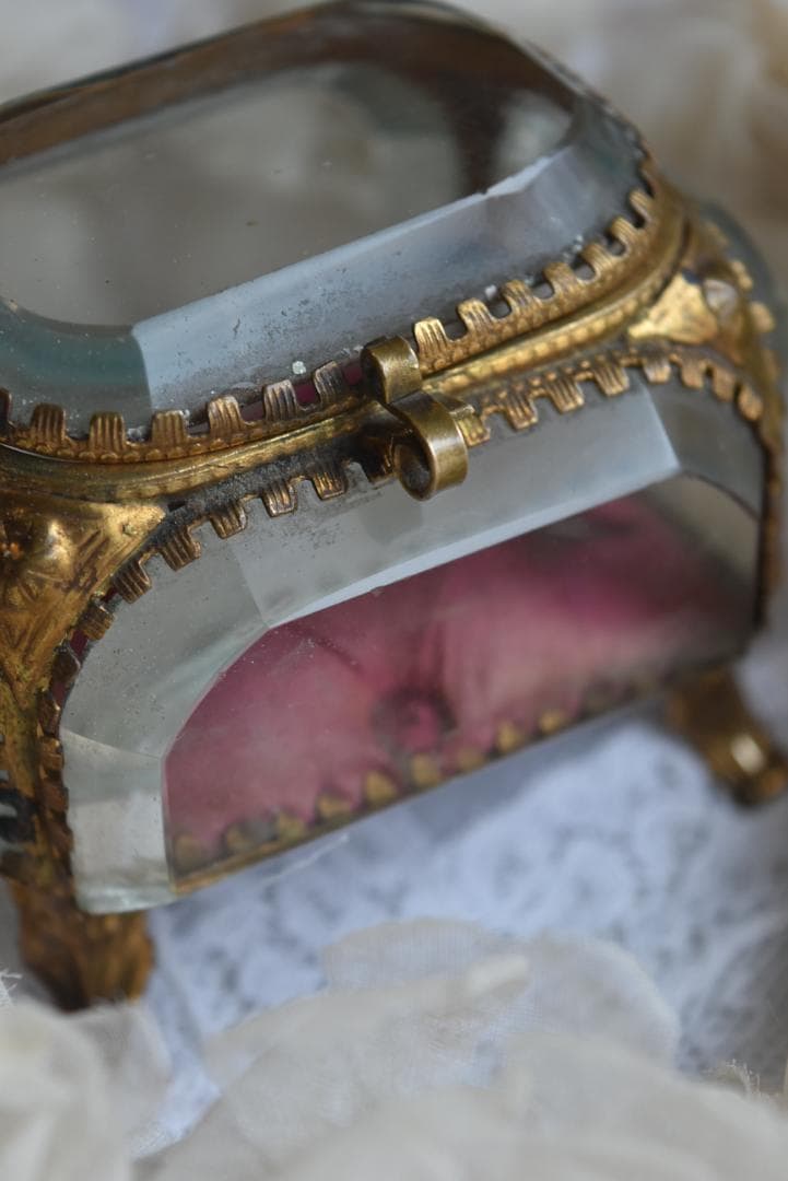 フランスN3　美しい宝石箱　シルク地　ジュエリーボックス　アンティーク