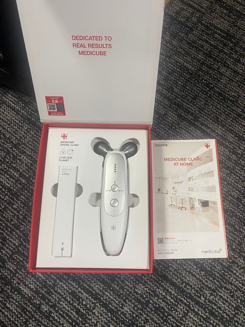 ☆美品☆ メディキューブ EMS 美顔器 ダーマショット ME-AGE-R-01