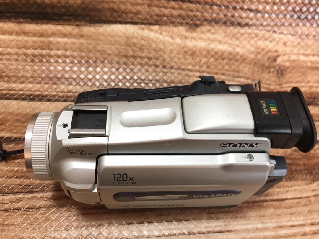 撮影再生ダビングOK　SONY　DCR-TRV27　付属品あり　液晶大画面