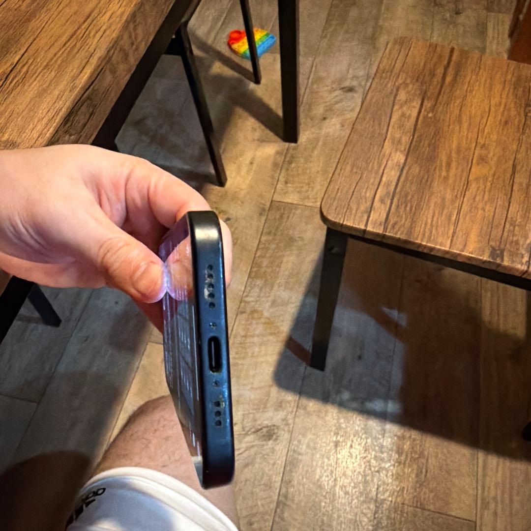 iPhone 15 ブラック本体　128GB