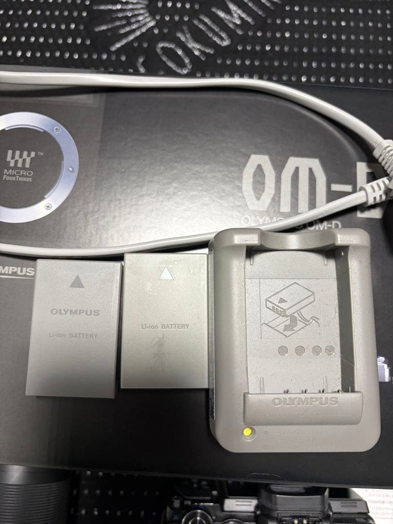 美品OLYMPUS OM-D E-M10 Mark III ダブルズームキット
