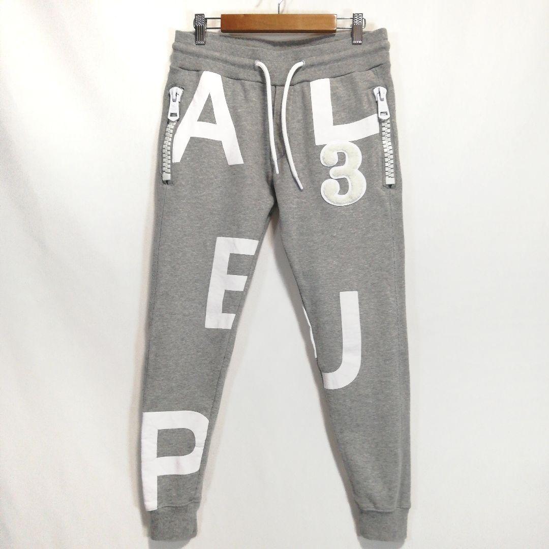 1PIU1UGUALE3 RELAX ビッグファスナーランダムロゴパーカー 上下