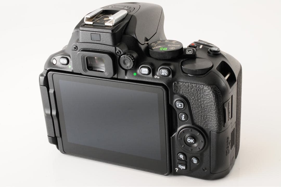 【美品・SC:8,443回】 ニコン Nikon D5500 18-140mm