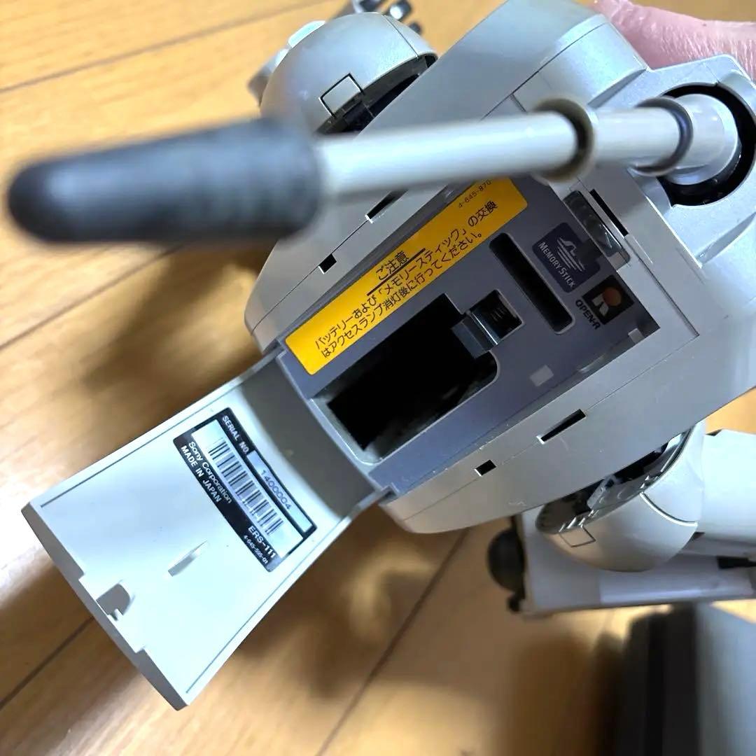 a*1様 SONY AIBO ERS-111 シルバー色　犬　ジャンク品