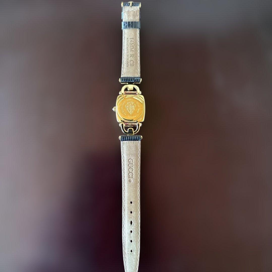 グッチ　腕時計　黒✖️ゴールド