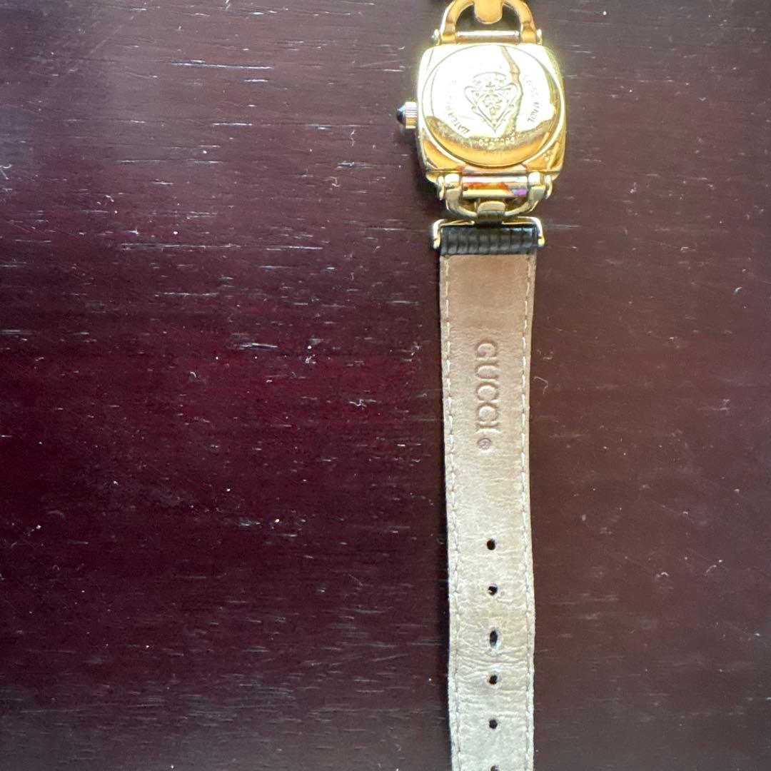 グッチ　腕時計　黒✖️ゴールド