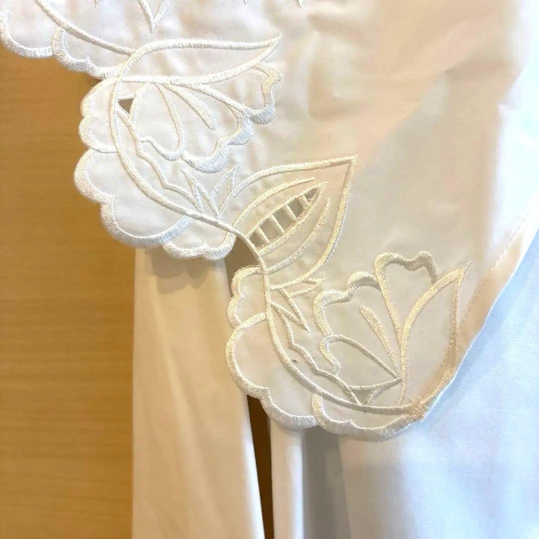 OHGA 刺繍付きケープカラーシャツ　ブラウス