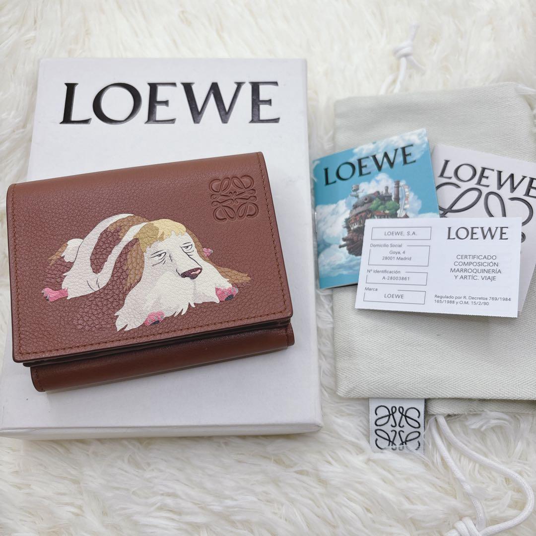 限定/極美品✨ロエベ コラボ ハウルの動く城 ヒン トライフォールドウォレット