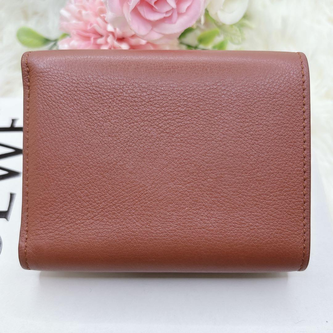 限定/極美品✨ロエベ コラボ ハウルの動く城 ヒン トライフォールドウォレット