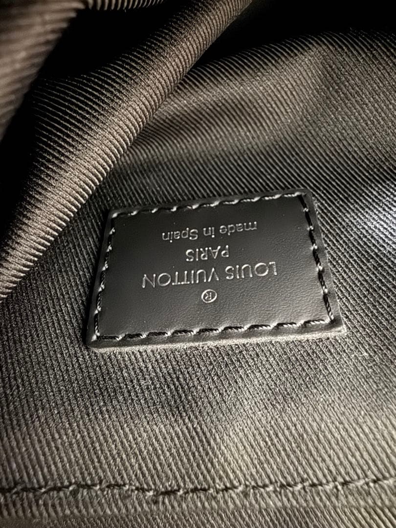 Louis Vuitton ブラックメッセンジャーバッグ『週末三日間限定セール』