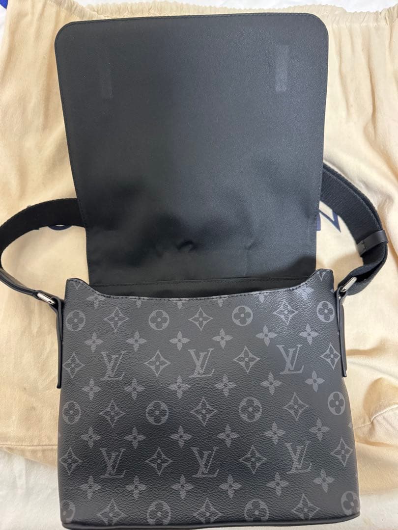 Louis Vuitton ブラックメッセンジャーバッグ『週末三日間限定セール』