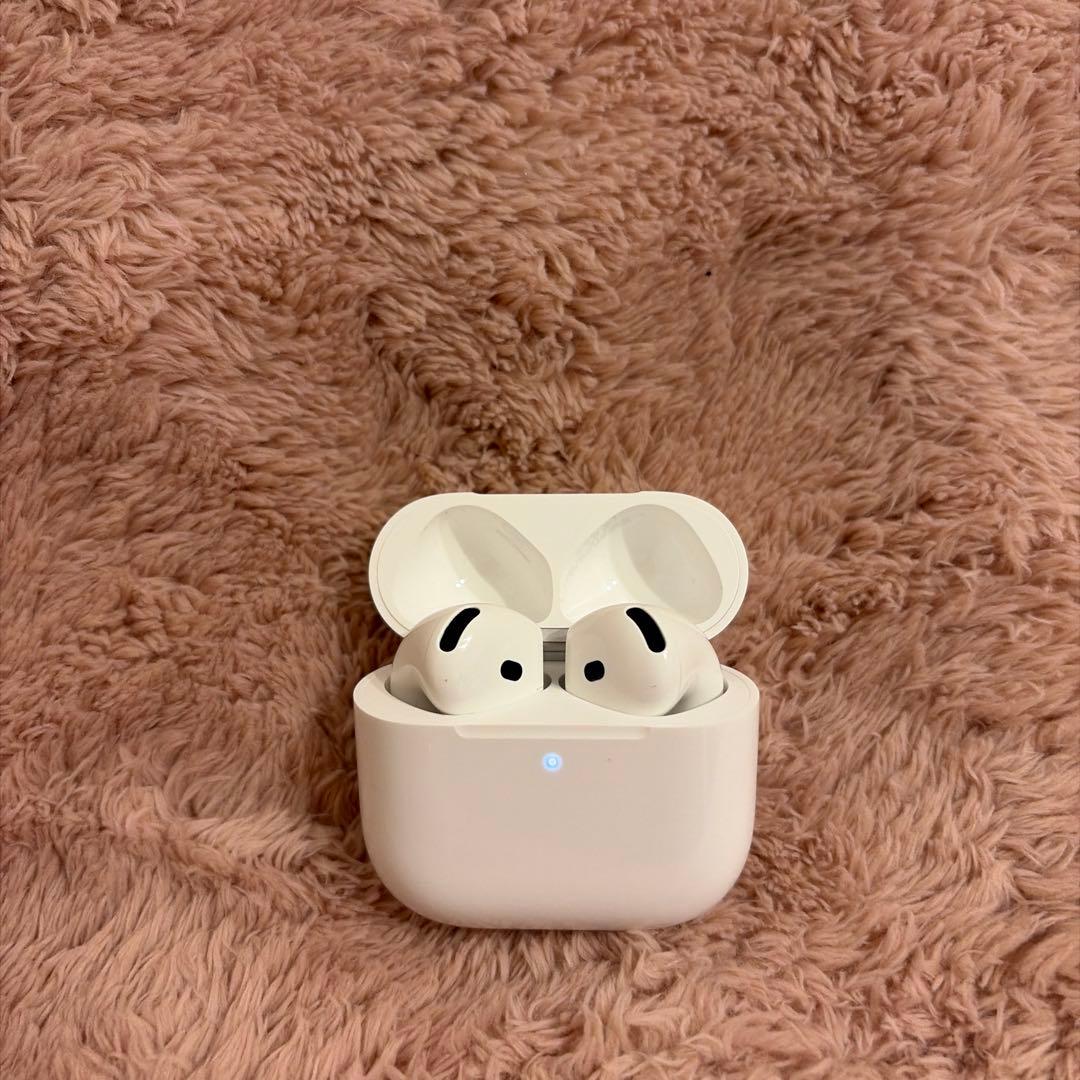 Apple Airpods 4 アクティブノイズキャンセリング搭載