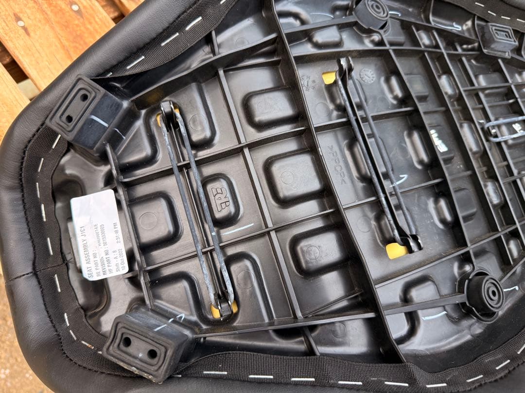  Enfield ハンター350用 アンコ抜き純正シート