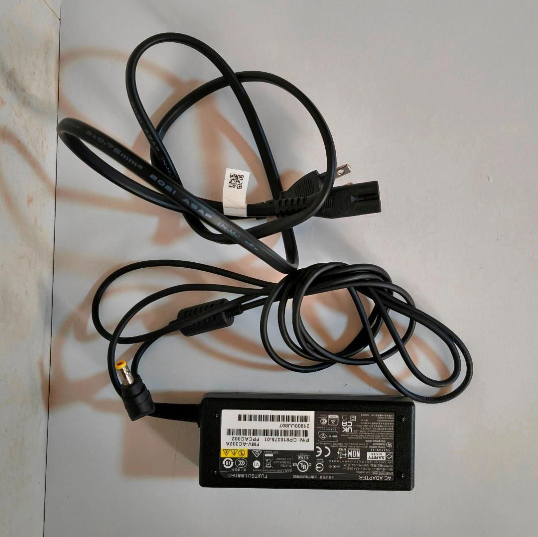 富士通　FMV　LIFEBOOK　Core i5　16GB　SSD 512GB