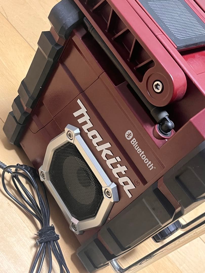 MAKITA 充電式ラジオ MR108 赤