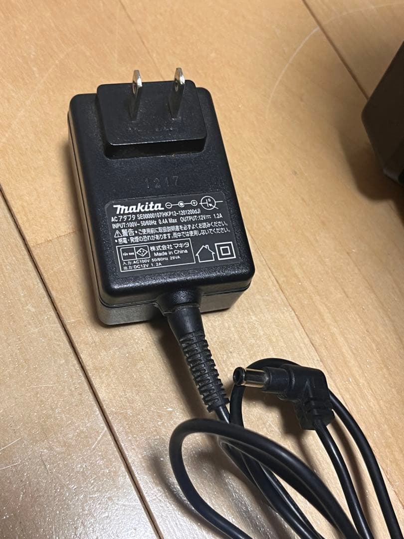 MAKITA 充電式ラジオ MR108 赤