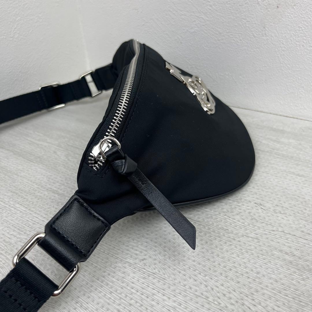 現行・未使用に近い✨ ヴィヴィアンウエストウッド ボディバッグ 金具 HILDA