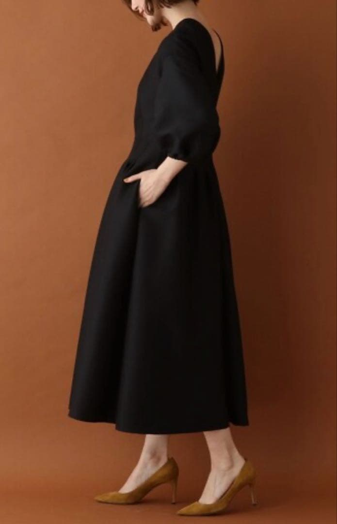 新品未使用　ドレステリア　★☆ シルエットワンピース　黒