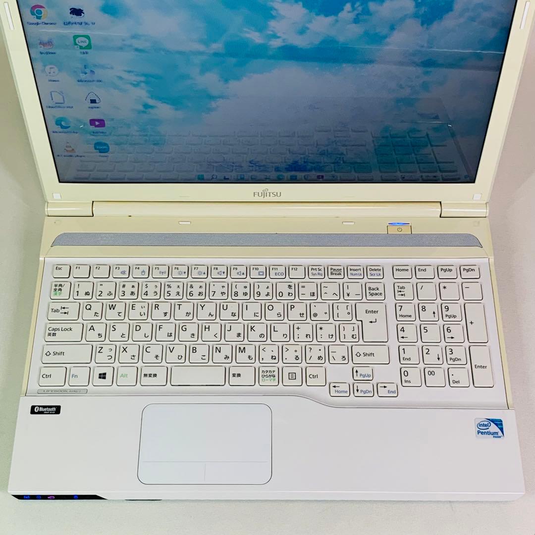 カメラ✨SSD✨Windows 11 ✨ 15.6インチ✨富士通✨ノートパソコン