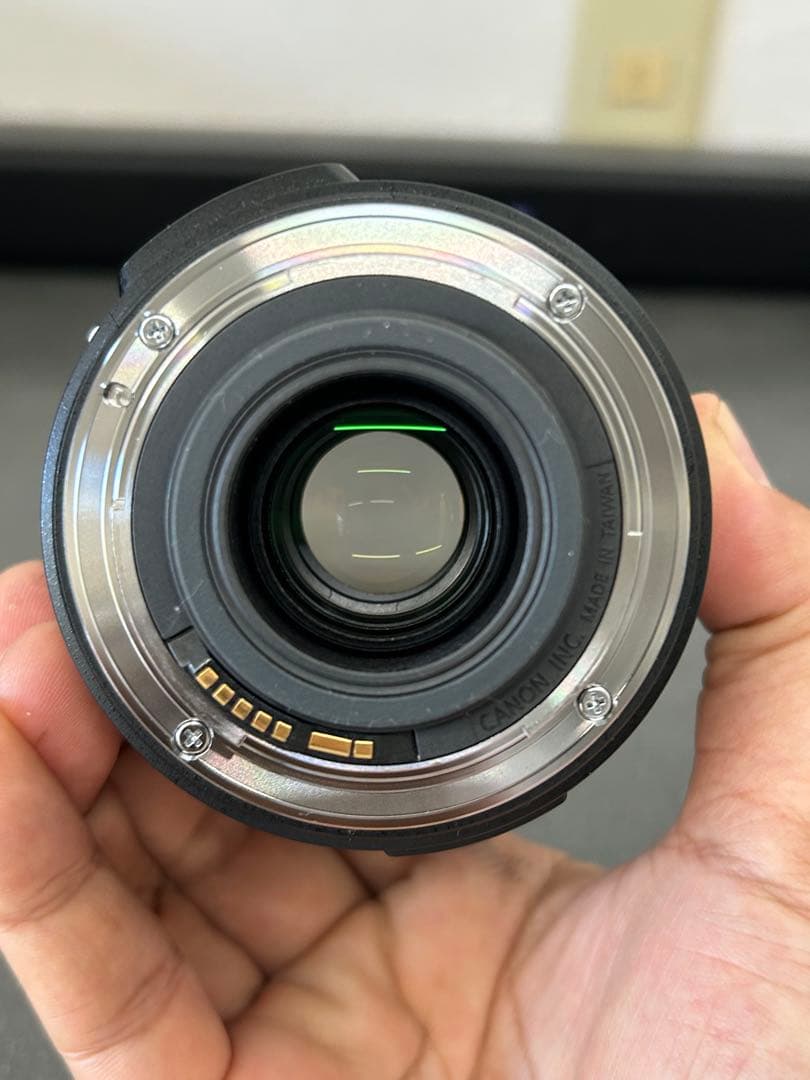 Canon キャノン　EF-S 18-200mmF3.5-5.6 IS