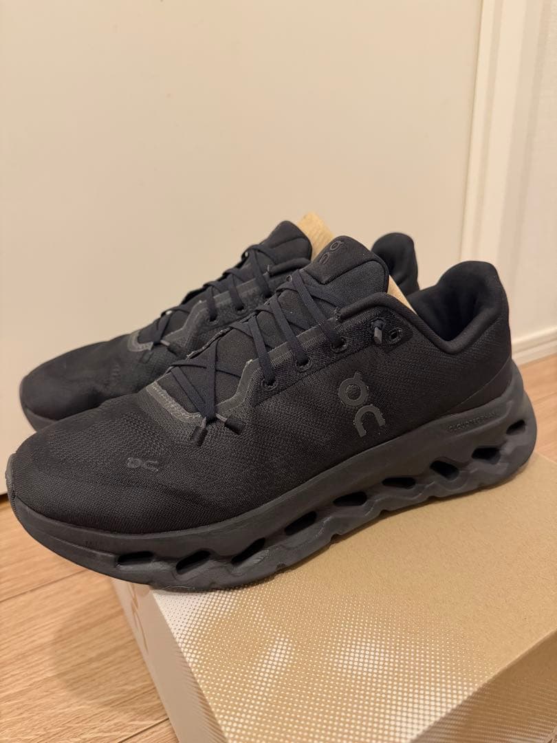 【美品】on オン Cloudtilt クラウドティルト 28cm ブラック