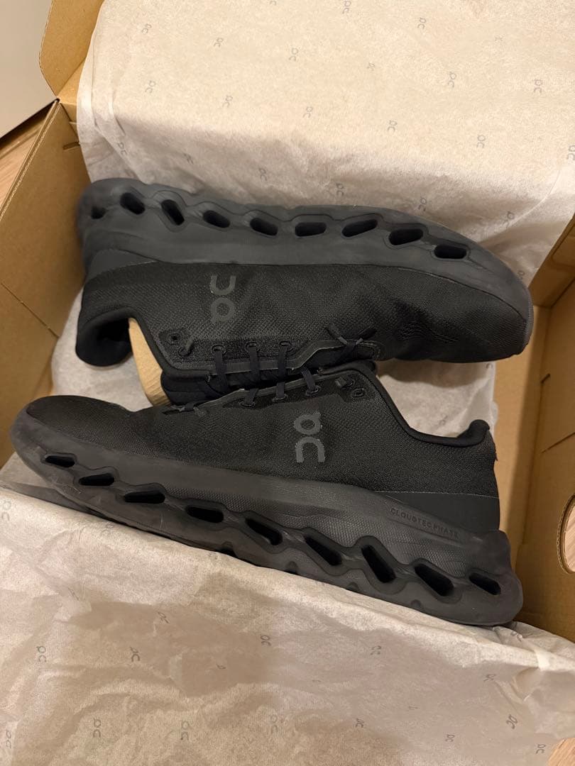 【美品】on オン Cloudtilt クラウドティルト 28cm ブラック