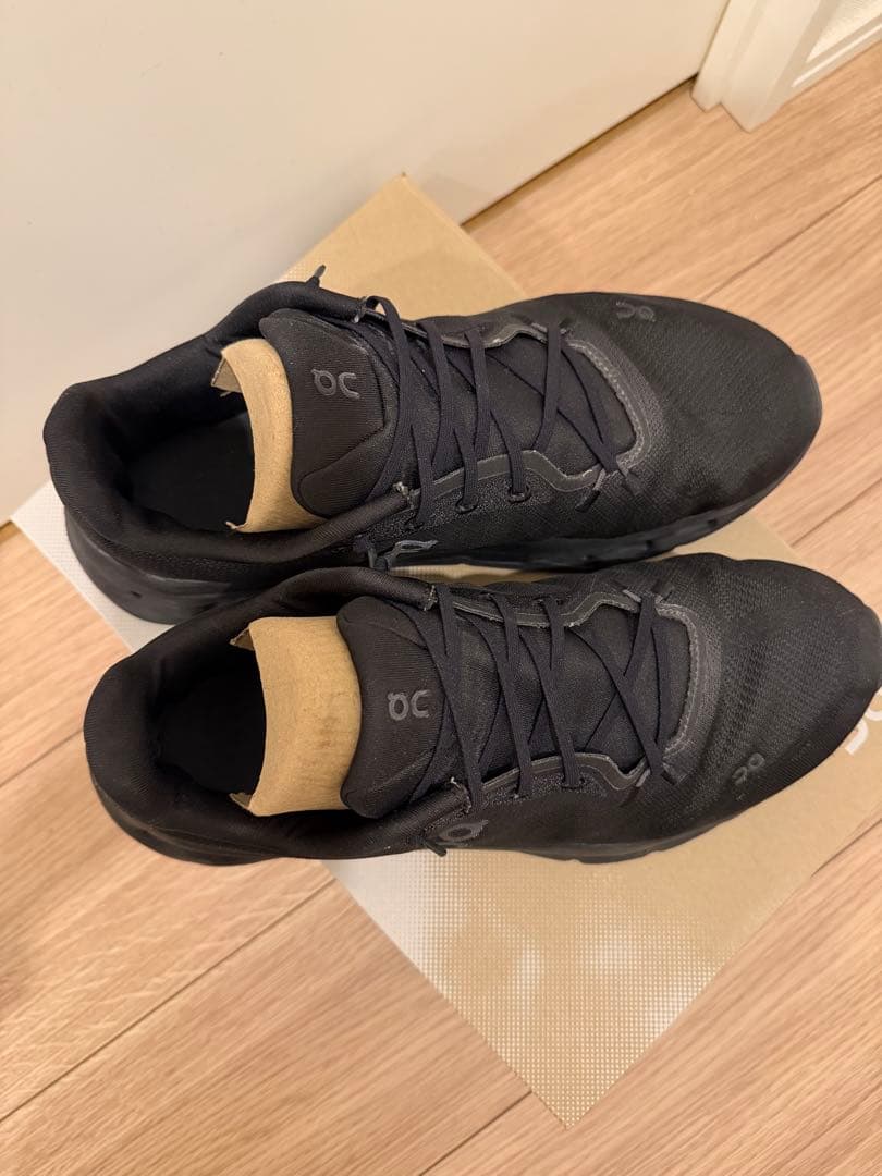 【美品】on オン Cloudtilt クラウドティルト 28cm ブラック