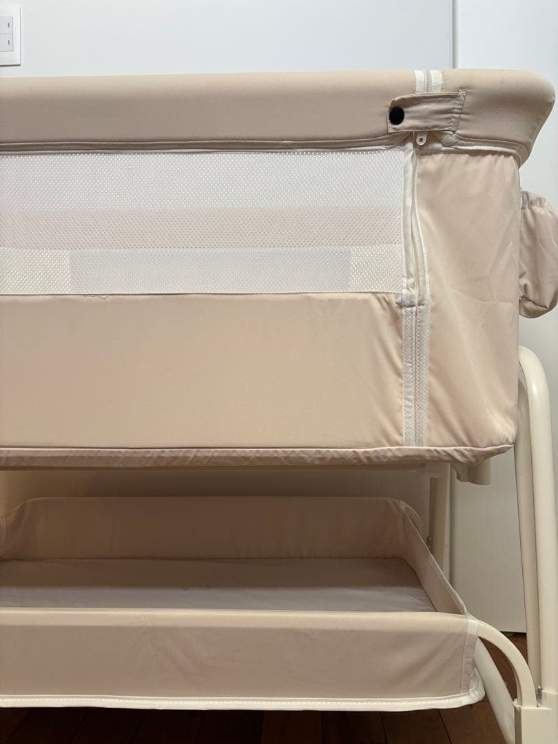 ベビーベッド　移動式　キャスター