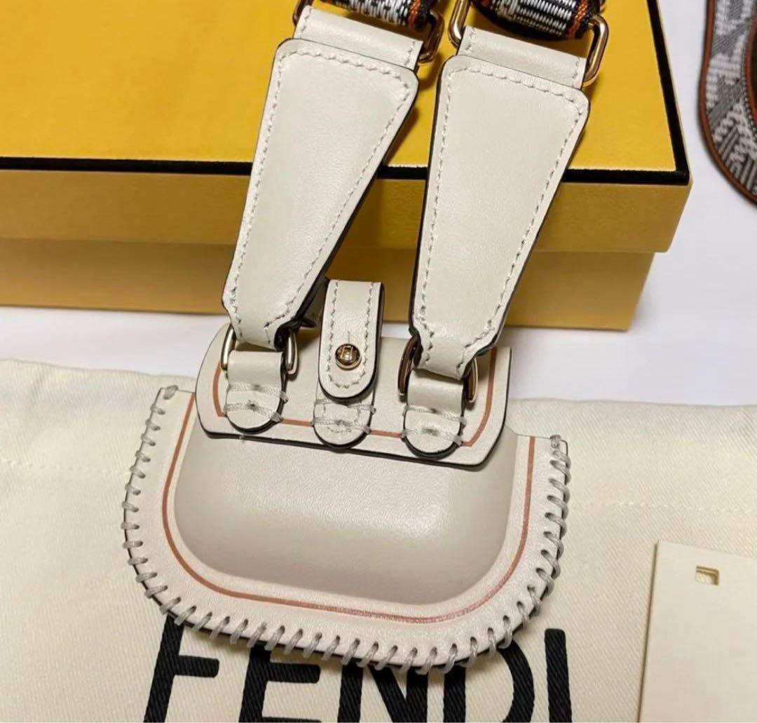 FENDI AirPodsケース　ストラップ