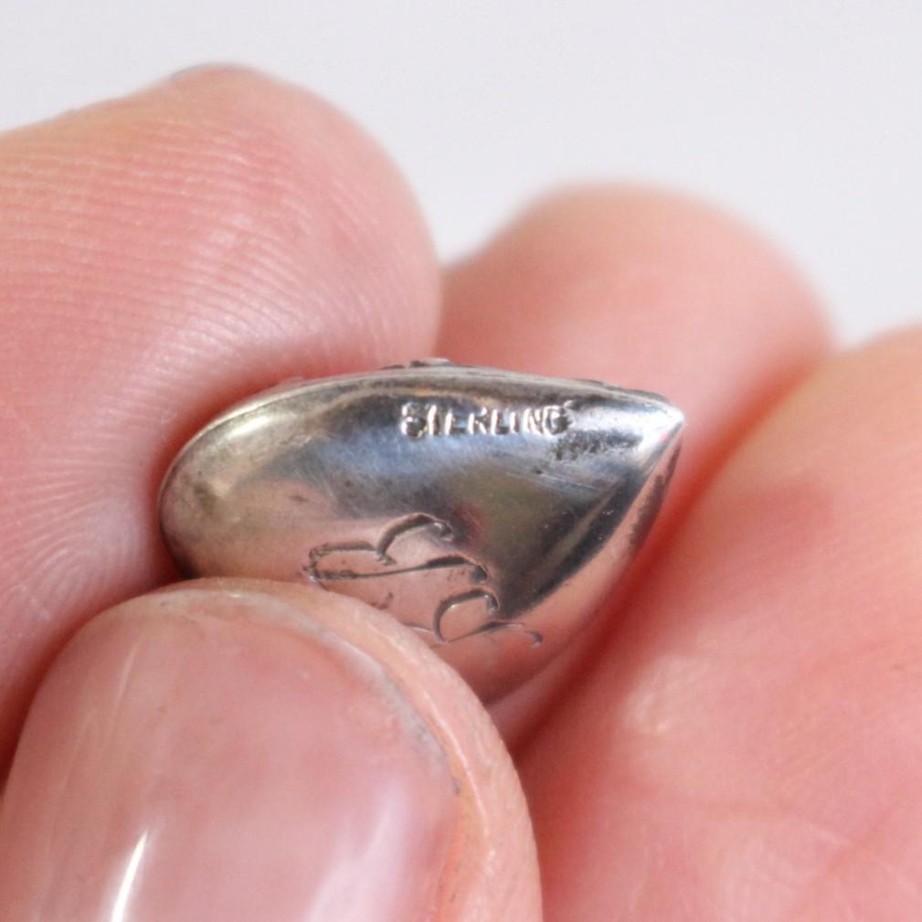 30s　スウィートハートジュエリー　波　スクロール　アールデコ　NAVY 古着に