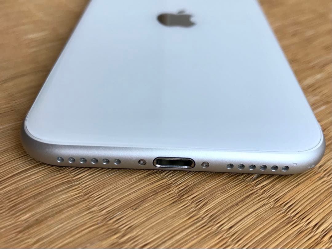 【ジャンク品】iPhoneSE （第2世代 ）128GB ホワイト SIMフリー