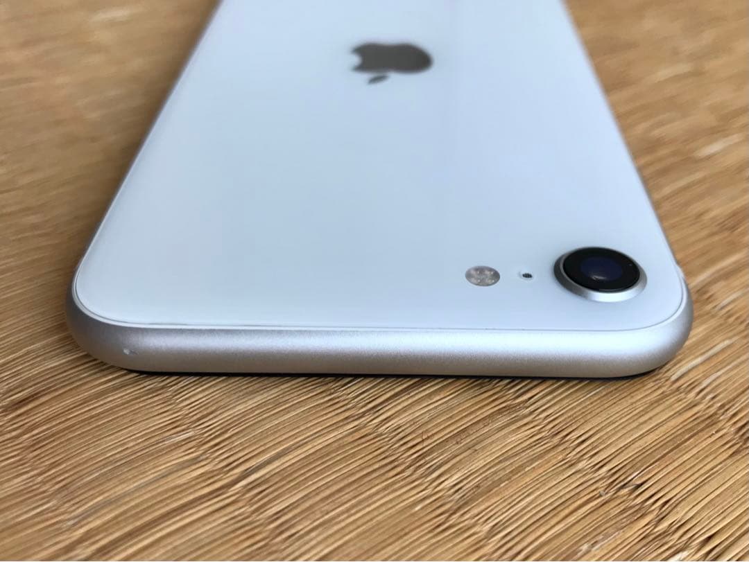 【ジャンク品】iPhoneSE （第2世代 ）128GB ホワイト SIMフリー