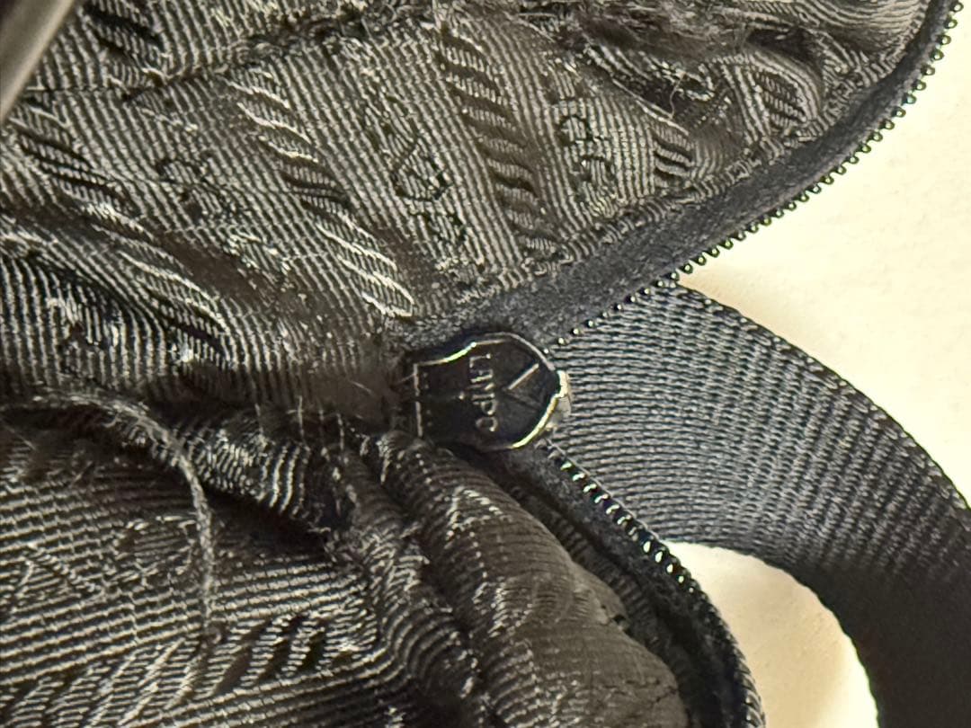 PRADA プラダ サコッシュ ショルダーバッグ 斜めがけ